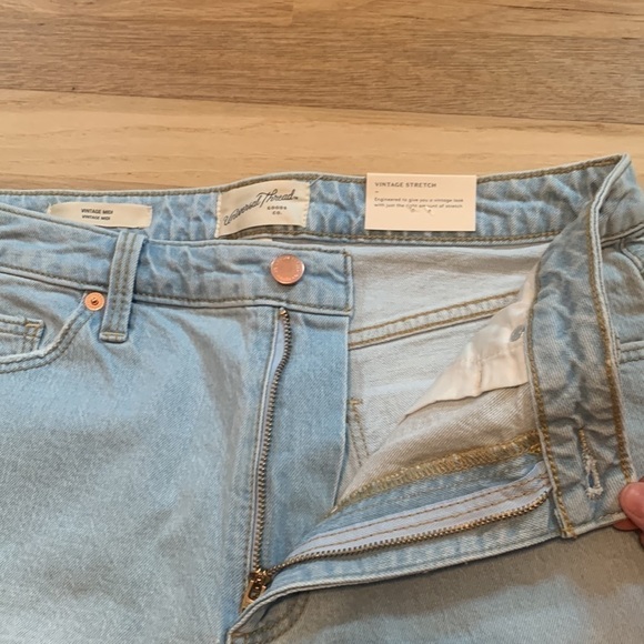 NWT Universal Threads High Waist Vintage Midi Stretch Jean Shorts Women’s 8/29R - Picture 5 of 11